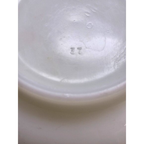 Pyrex Ribbed Mixing Bowl #37 with Spout White Milk Glass - Picture 8 of 8